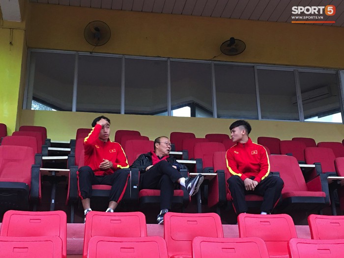 Quang Hải, Văn Hậu làm quân sư cho HLV Park Hang-seo ở trận đấu với U23 Đài Loan - Ảnh 12.