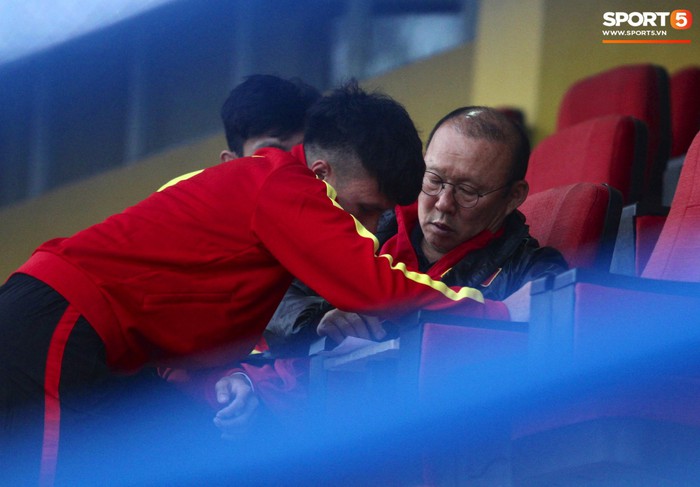 Quang Hải, Văn Hậu làm quân sư cho HLV Park Hang-seo ở trận đấu với U23 Đài Loan - Ảnh 6.