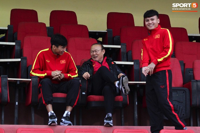 Quang Hải, Văn Hậu làm quân sư cho HLV Park Hang-seo ở trận đấu với U23 Đài Loan - Ảnh 8.