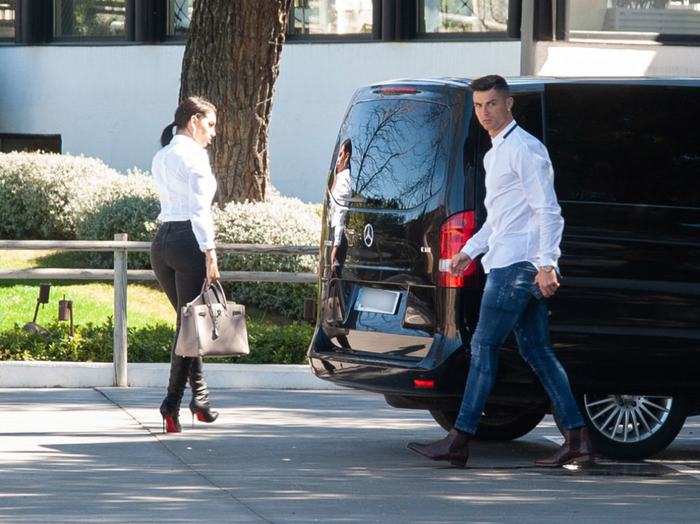 Ronaldo trở lại Madrid ra mắt thương vụ mới: Tin vui cho những… gã đầu hói! - Ảnh 2.
