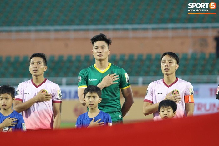 Lâu lắm rồi mới được thấy Văn Hoàng U23 phong độ và rạng ngời trên sân cỏ như thế - Ảnh 1.