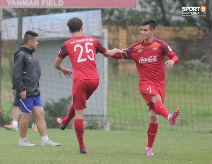 Chốt danh sách U23 Việt Nam trong đêm: Tiến Linh bị loại, Đình Trọng được trao cơ hội - Ảnh 1.