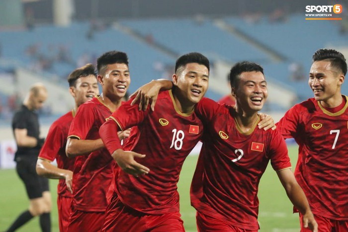 Hy hữu: Trọng tài điều khiển trận đấu của U23 Việt Nam suýt phải rời sân vì... chấn thương - Ảnh 9.