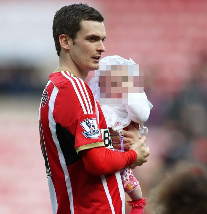 Ra tù sau scandal ấu dâm, cựu tuyển thủ Anh không được phép ở riêng cùng con gái 4 tuổi - Ảnh 1.