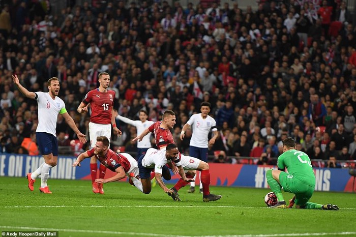 Anh, Pháp giành chiến thắng hủy diệt trong ngày ra quân thi đấu vòng loại Euro 2020 - Ảnh 4.