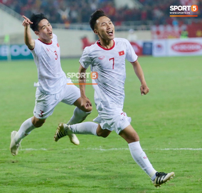 Tiền vệ U23 Việt Nam sung sướng tột cùng khi ghi bàn quyết định vào lưới U23 Indonesia - Ảnh 2.