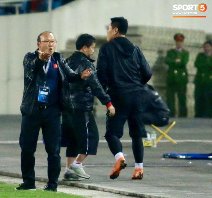 Ông Park Hang-seo phản ứng cực gắt với HLV Indonesia khi học trò bị phạm lỗi - Ảnh 3.