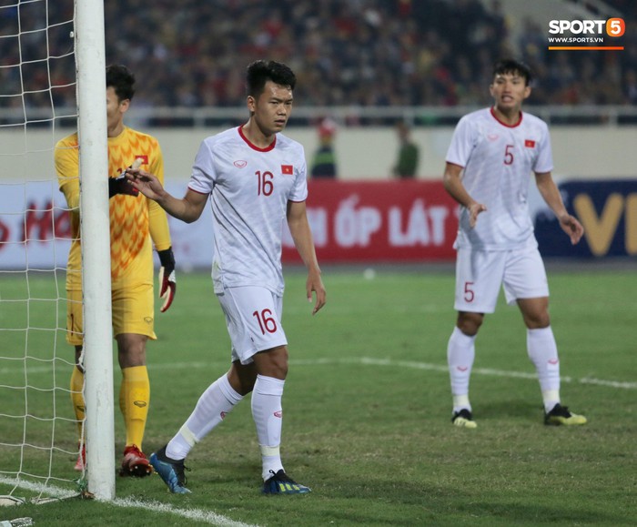 Hậu vệ tuyển Việt Nam khiến hàng triệu người hâm mộ thót tim ở trận gặp U23 Indonesia - Ảnh 6.