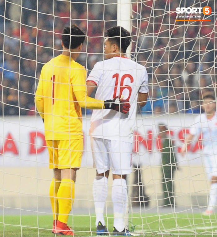 Hậu vệ tuyển Việt Nam khiến hàng triệu người hâm mộ thót tim ở trận gặp U23 Indonesia - Ảnh 7.