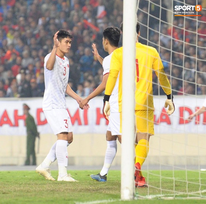 Hậu vệ tuyển Việt Nam khiến hàng triệu người hâm mộ thót tim ở trận gặp U23 Indonesia - Ảnh 8.