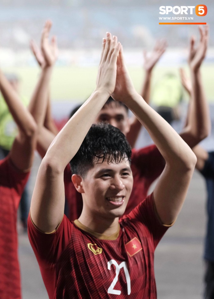 Đả bại Thái Lan với tỷ số đậm nhất lịch sử, tuyển thủ U23 Việt Nam ăn mừng đầy cảm xúc - Ảnh 9.