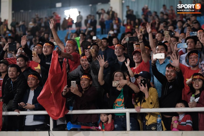 Đả bại Thái Lan với tỷ số đậm nhất lịch sử, tuyển thủ U23 Việt Nam ăn mừng đầy cảm xúc - Ảnh 12.