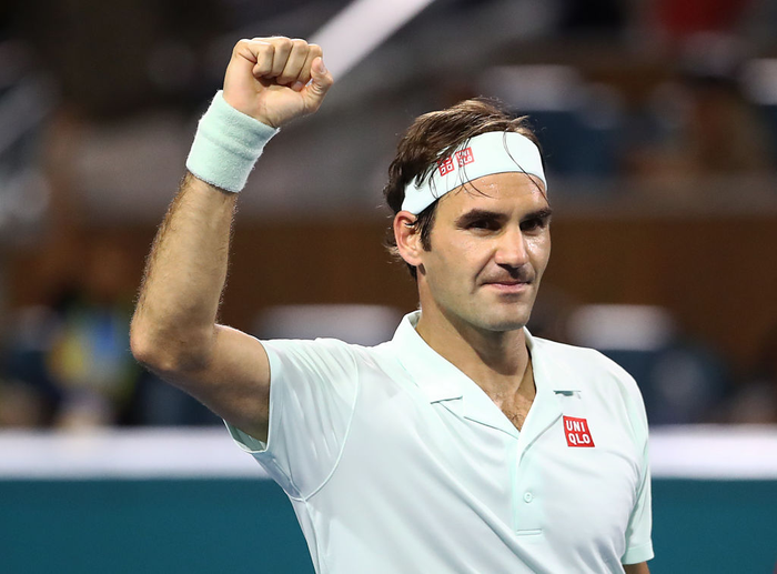 Federer khiến khán giả bật dậy phấn khích sau pha đôi công đánh cầu lông ghi điểm ở tứ kết Miami Open - Ảnh 6.