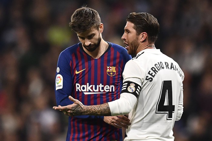 Đội trưởng Real Madrid ăn đòn sau khi liên tục chơi xấu với Messi - Ảnh 14.