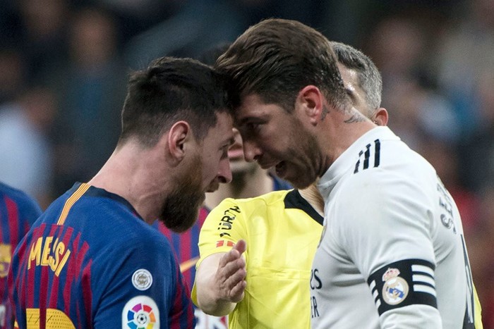 Đội trưởng Real Madrid ăn đòn sau khi liên tục chơi xấu với Messi - Ảnh 7.