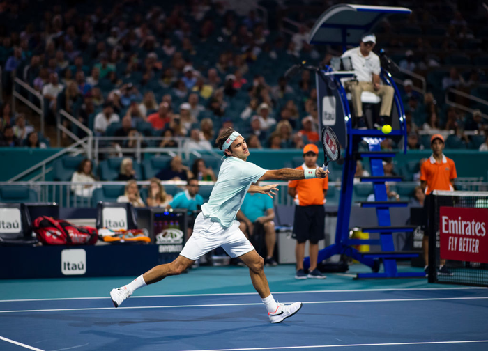Hạ gục đối thủ chênh lệch tuổi tác lớn nhất sự nghiệp, Federer lần thứ 5 vào chung kết Miami Open - Ảnh 4.