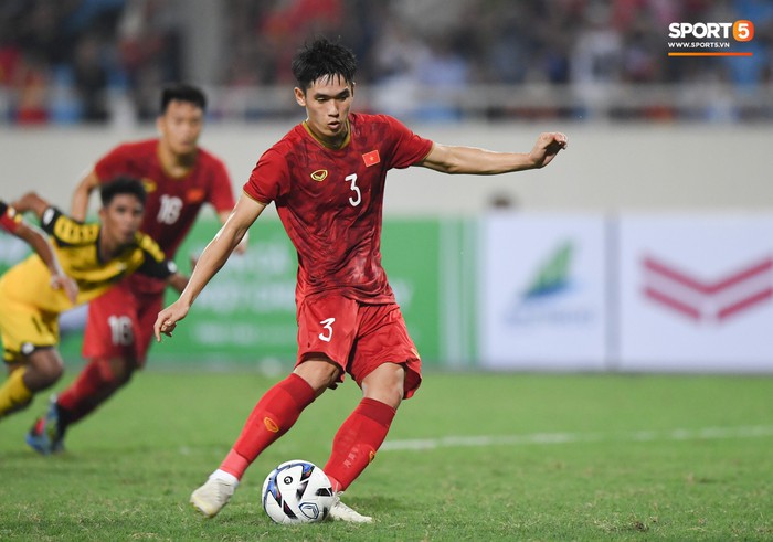 HLV trưởng nói gì về cơ hội đá chính của Tấn Sinh tại CLB Quảng Nam sau vòng loại U23 châu Á 2020? - Ảnh 1.