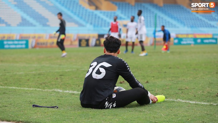Tiến Dũng lặng lẽ tập hồi phục một mình trong ngày được triệu tập lên U23 Việt Nam - Ảnh 2.