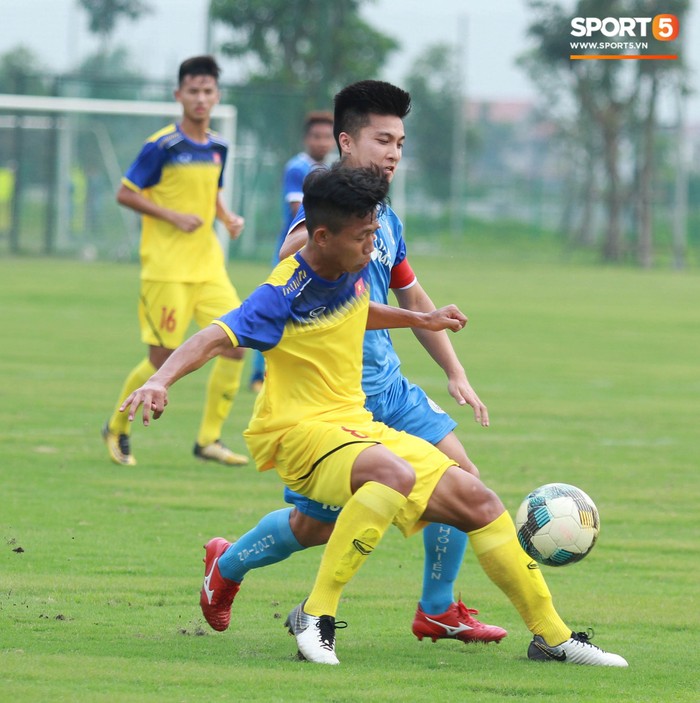 HLV trưởng U18 Việt Nam cực gắt khi học trò không tuân thủ chiến thuật ở trận gặp Phố Hiến FC - Ảnh 11.