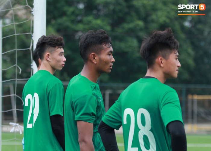 U18 Việt Nam hối hả tập luyện chuẩn bị cho giải Tứ hùng ở Trung Quốc - Ảnh 6.