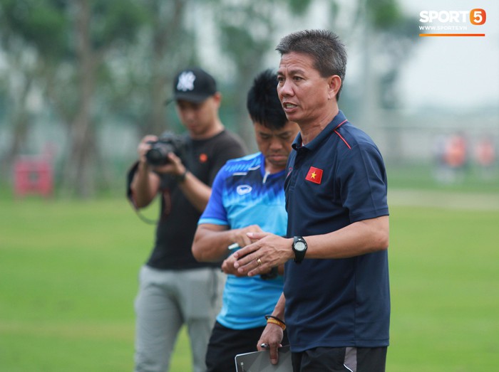 HLV trưởng U18 Việt Nam cực gắt khi học trò không tuân thủ chiến thuật ở trận gặp Phố Hiến FC - Ảnh 6.