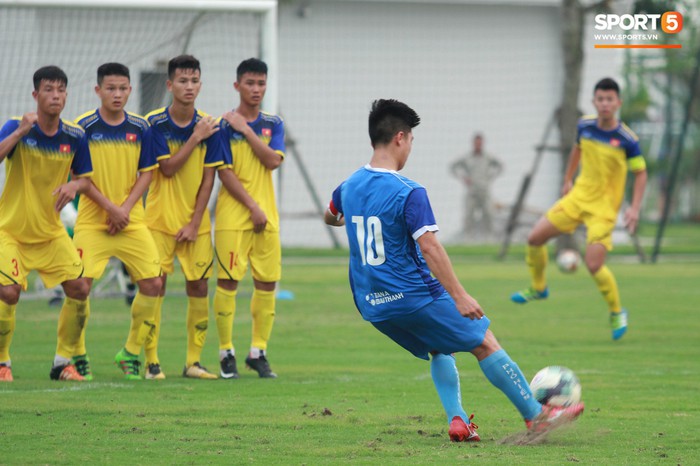 HLV trưởng U18 Việt Nam cực gắt khi học trò không tuân thủ chiến thuật ở trận gặp Phố Hiến FC - Ảnh 10.