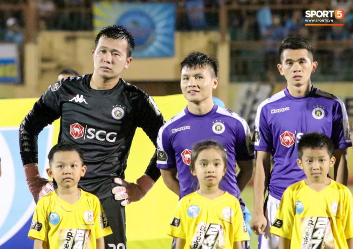 Quang Hải đón sinh nhật không trọn vẹn trong ngày Hà Nội FC bị cầm chân tại Khánh Hòa - Ảnh 1.