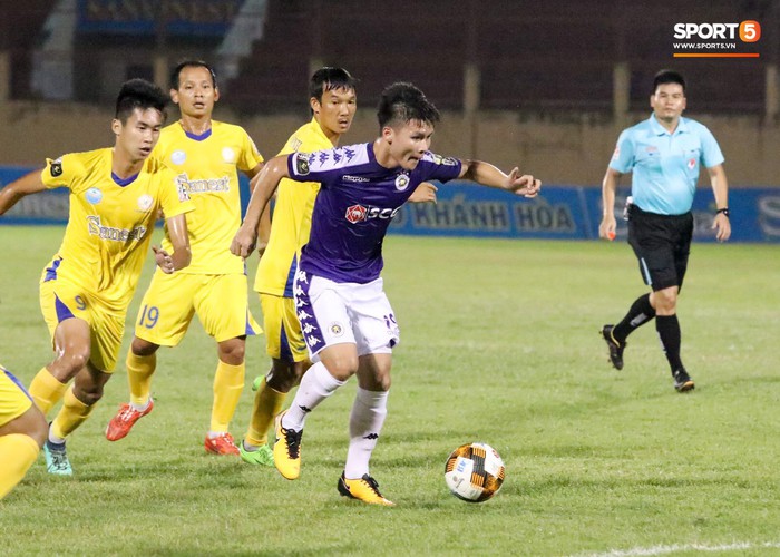 Quang Hải đón sinh nhật không trọn vẹn trong ngày Hà Nội FC bị cầm chân tại Khánh Hòa - Ảnh 4.