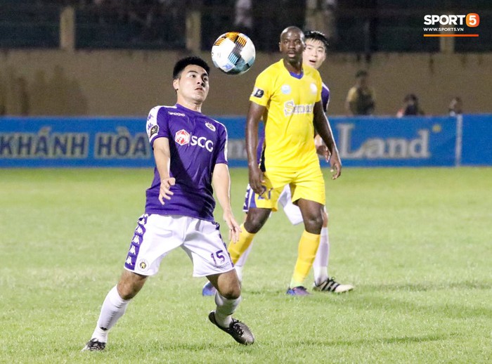 Quang Hải đón sinh nhật không trọn vẹn trong ngày Hà Nội FC bị cầm chân tại Khánh Hòa - Ảnh 8.