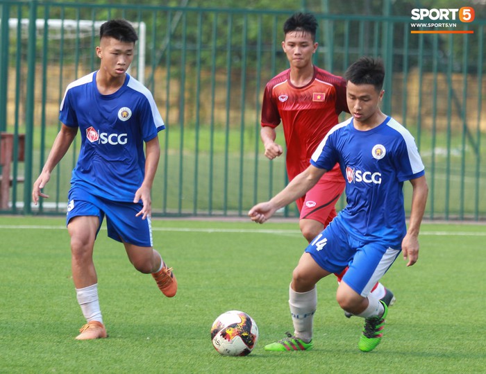 HLV Hoàng Anh Tuấn lấy Quang Hải, Văn Hậu làm tấm gương cho U18 Việt Nam - Ảnh 2.