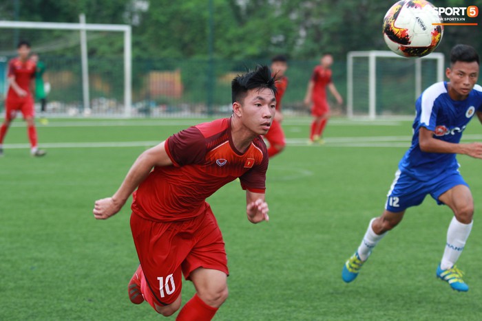 HLV Hoàng Anh Tuấn lấy Quang Hải, Văn Hậu làm tấm gương cho U18 Việt Nam - Ảnh 7.