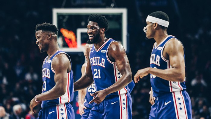 Tái lập kỉ lục 51 điểm trong 1 hiệp đấu, Philadelphia 76ers gỡ hòa series 1-1 - Ảnh 1.