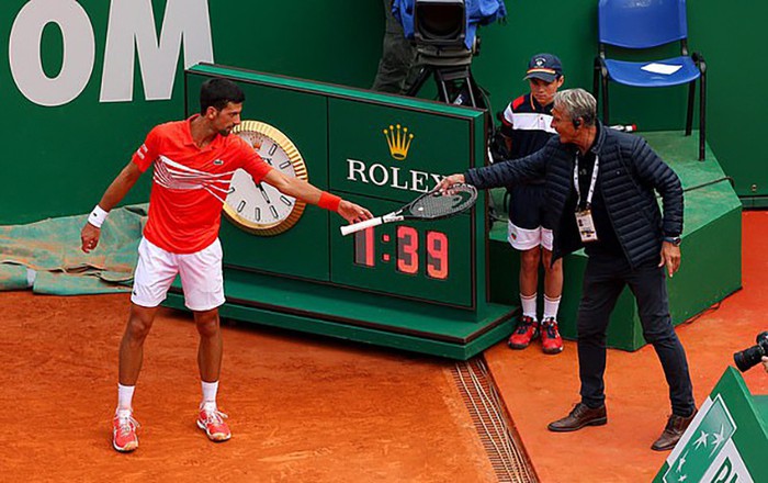 Djokovic nổi giận đập nát vợt, ném vợt về phía khán giả ở trận ra quân Monte Carlo Masters - Ảnh 6.