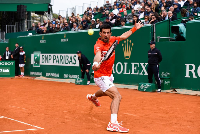 Djokovic nổi giận đập nát vợt, ném vợt về phía khán giả ở trận ra quân Monte Carlo Masters - Ảnh 2.