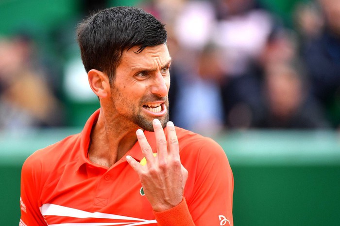 Djokovic nổi giận đập nát vợt, ném vợt về phía khán giả ở trận ra quân Monte Carlo Masters - Ảnh 4.
