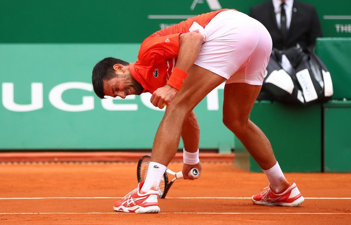 Djokovic nổi giận đập nát vợt, ném vợt về phía khán giả ở trận ra quân Monte Carlo Masters - Ảnh 5.