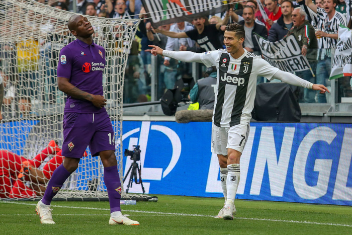 Ronaldo trở thành tâm điểm của màn ăn mừng vô địch có một không hai - Ảnh 5.