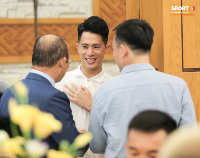 HLV Park Hang-seo gặp riêng Đình Trọng ở đám cưới Đỗ Hùng Dũng - Ảnh 5.