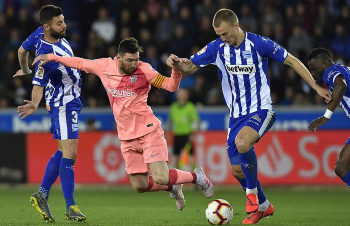 Messi ngồi dự bị, Barcelona vẫn thắng dễ để cách ngôi vô địch La Liga 3 điểm - Ảnh 6.