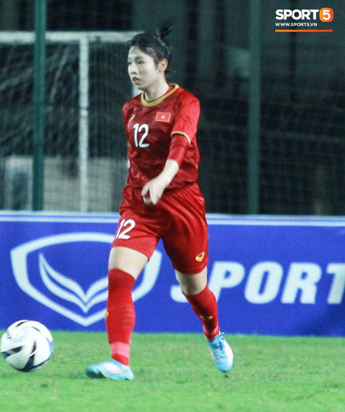 Hot girl của U19 Việt Nam đượm buồn vì không thể giúp đội nhà chiến thắng - Ảnh 5.