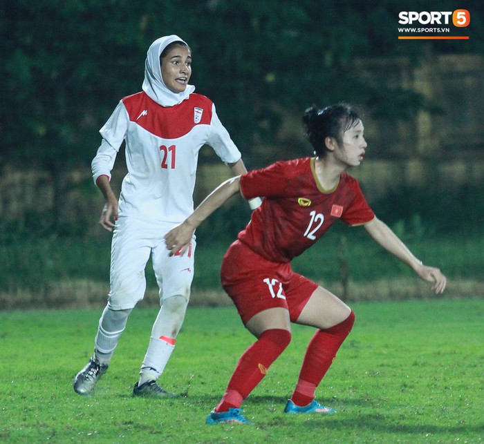 Hot girl của U19 Việt Nam đượm buồn vì không thể giúp đội nhà chiến thắng - Ảnh 7.