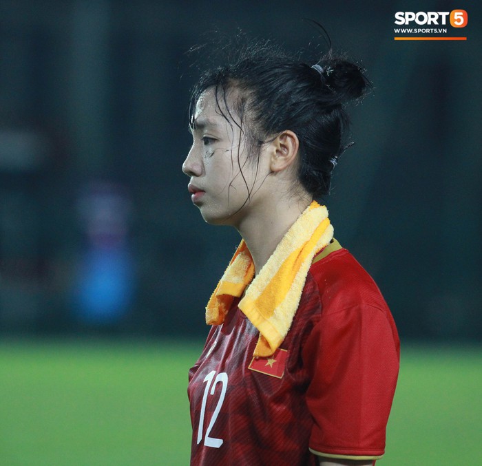 Hot girl của U19 Việt Nam đượm buồn vì không thể giúp đội nhà chiến thắng - Ảnh 8.