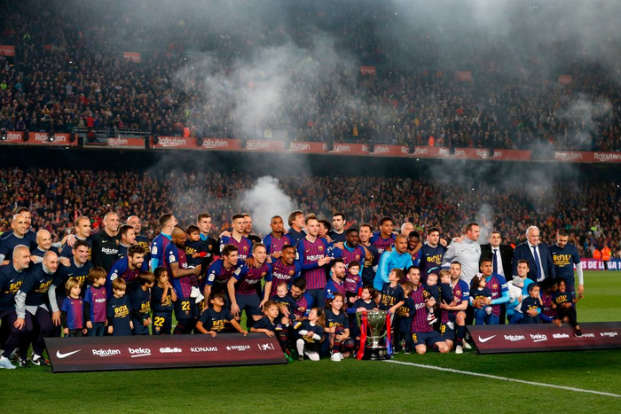 Messi lại hóa siêu anh hùng, Barcelona nâng cúp vô địch La Liga trước 3 vòng đấu - Ảnh 1.