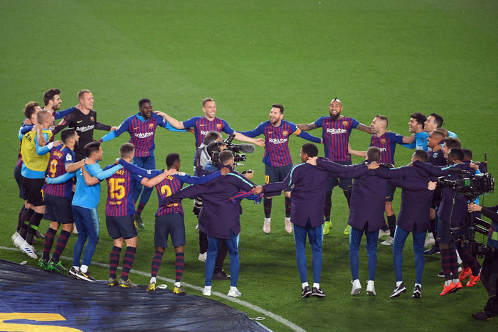 Messi lại hóa siêu anh hùng, Barcelona nâng cúp vô địch La Liga trước 3 vòng đấu - Ảnh 5.