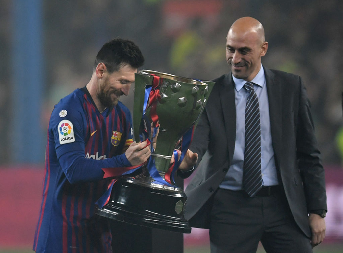 Messi lại hóa siêu anh hùng, Barcelona nâng cúp vô địch La Liga trước 3 vòng đấu - Ảnh 6.