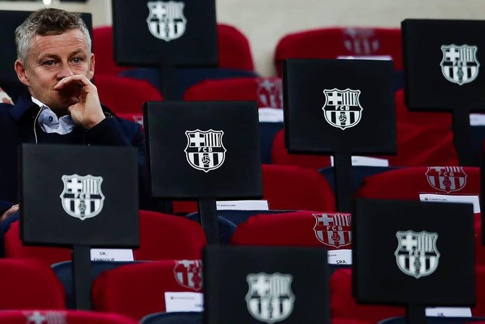 Solskjaer cười sảng khoái khi đi trinh thám Barcelona, fan MU trêu: Khoảnh khắc những người bán hành nhận ra khách hàng tiềm năng - Ảnh 2.