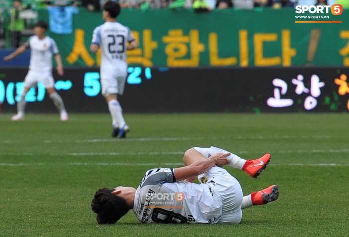 Công Phượng có hành động đẹp với đồng đội trong ngày Incheon United thua trận - Ảnh 3.