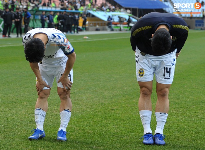 Công Phượng có hành động đẹp với đồng đội trong ngày Incheon United thua trận - Ảnh 10.