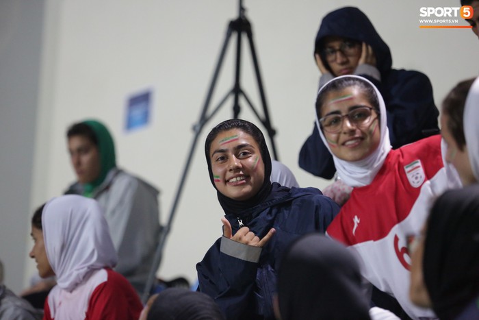 Muôn vàn trạng thái cảm xúc của U19 nữ Iran khi theo dõi trận đấu U19 nữ Việt Nam vs U19 nữ Hàn Quốc - Ảnh 2.