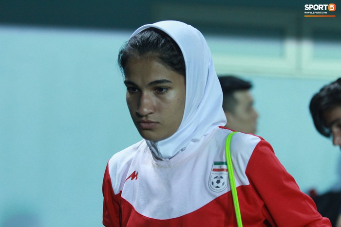 Muôn vàn trạng thái cảm xúc của U19 nữ Iran khi theo dõi trận đấu U19 nữ Việt Nam vs U19 nữ Hàn Quốc - Ảnh 12.